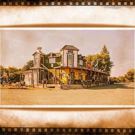 Black Bear Motel Davenport Bagian luar foto