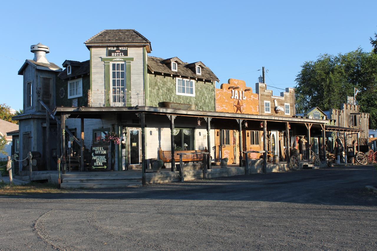 Black Bear Motel Davenport Bagian luar foto