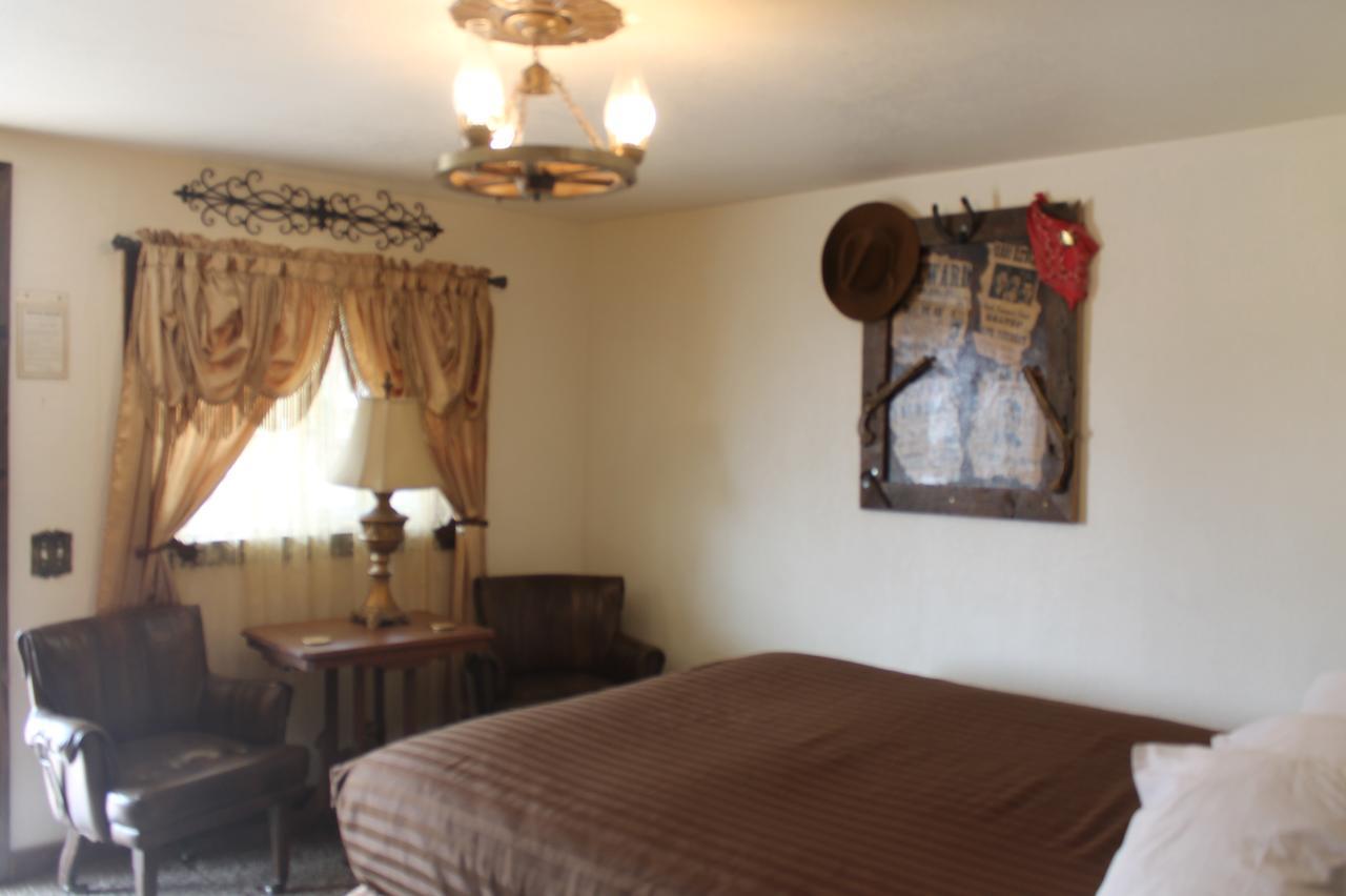 Black Bear Motel Davenport Bagian luar foto
