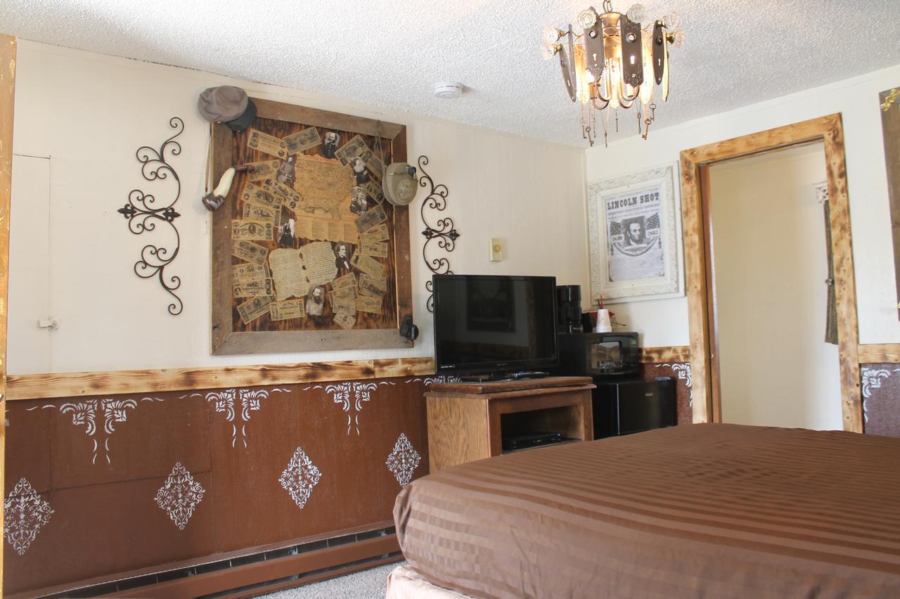 Black Bear Motel Davenport Bagian luar foto