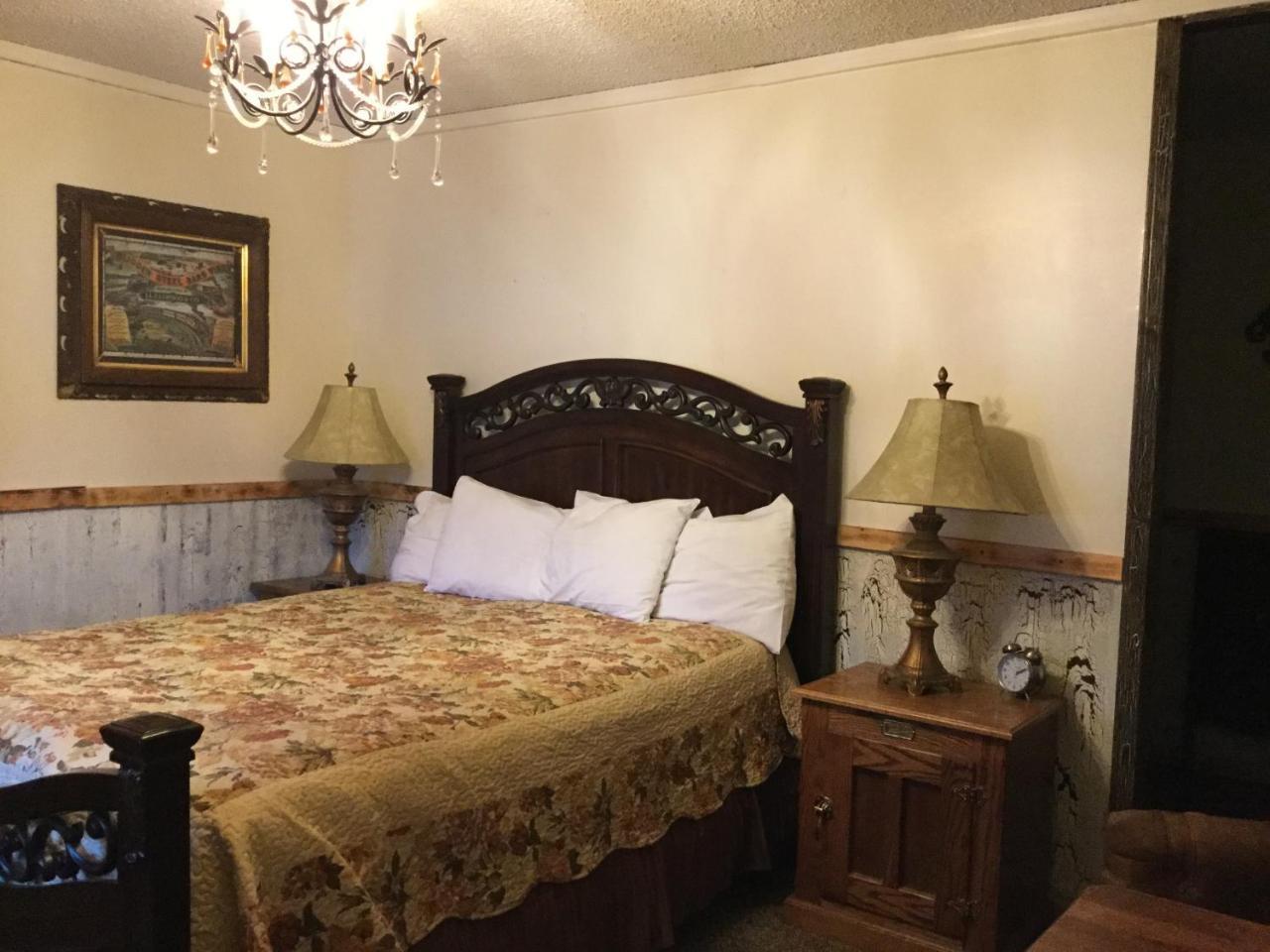 Black Bear Motel Davenport Bagian luar foto