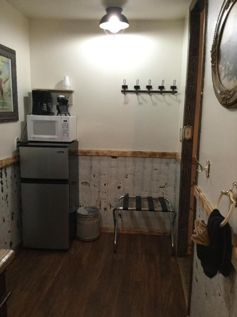 Black Bear Motel Davenport Bagian luar foto