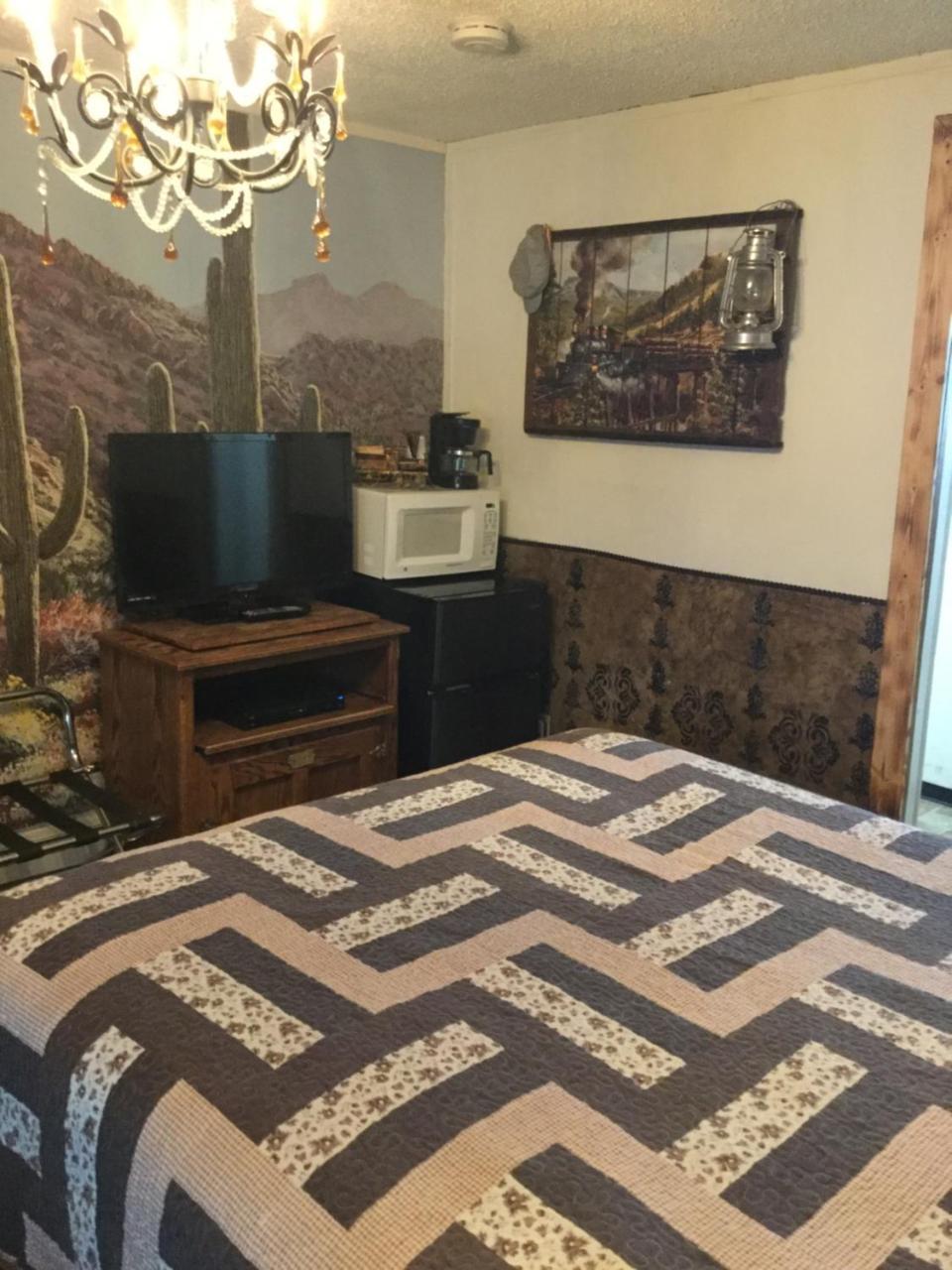 Black Bear Motel Davenport Bagian luar foto