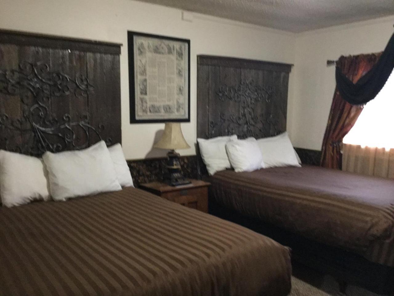 Black Bear Motel Davenport Bagian luar foto