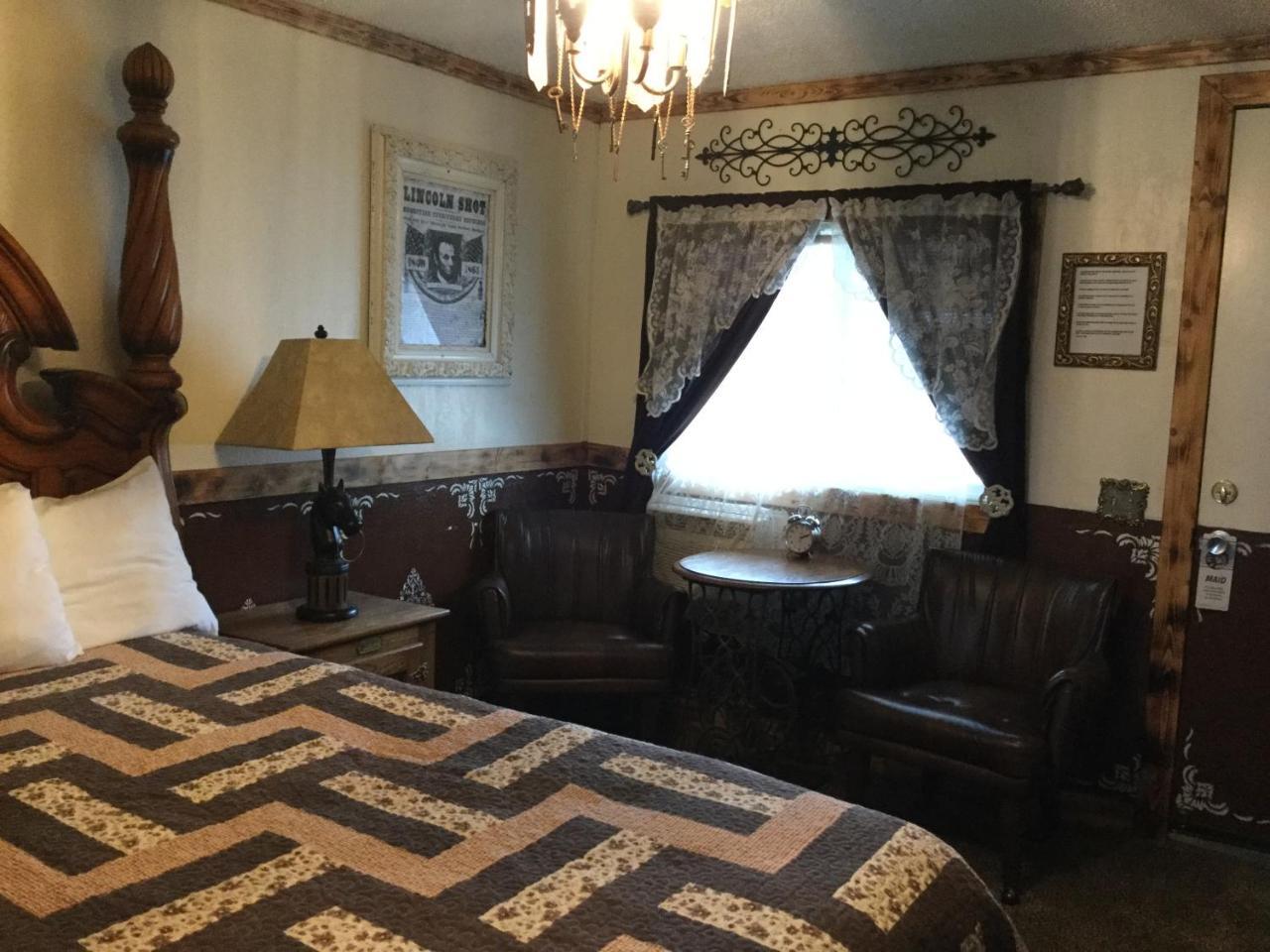 Black Bear Motel Davenport Bagian luar foto