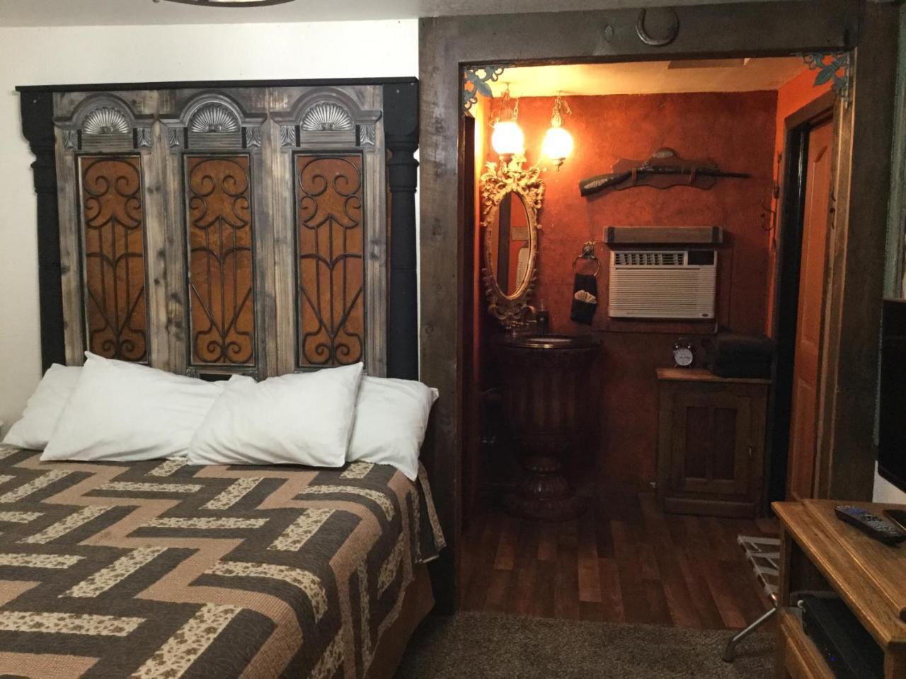 Black Bear Motel Davenport Bagian luar foto