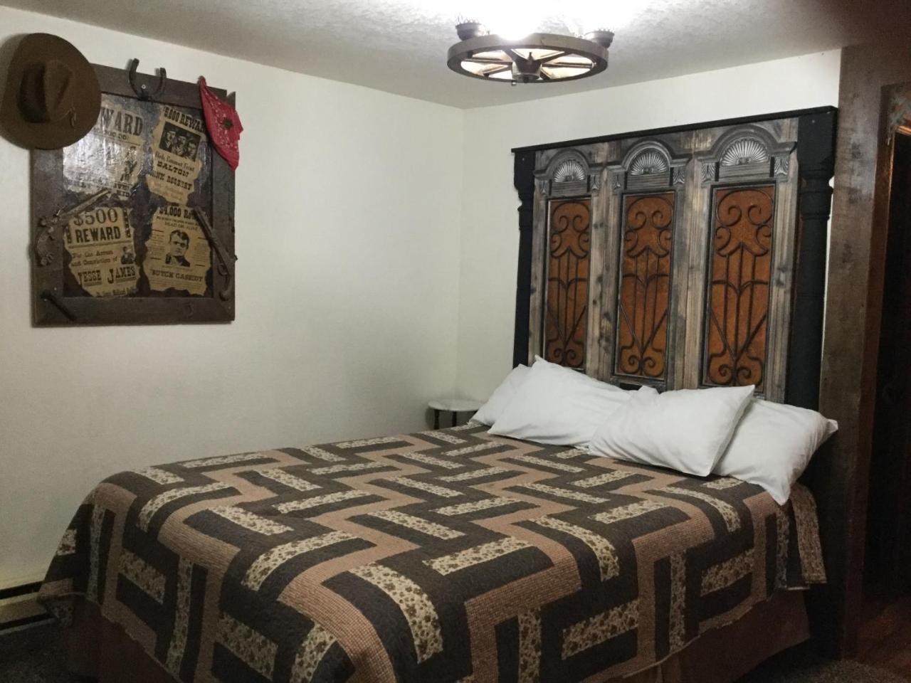 Black Bear Motel Davenport Bagian luar foto