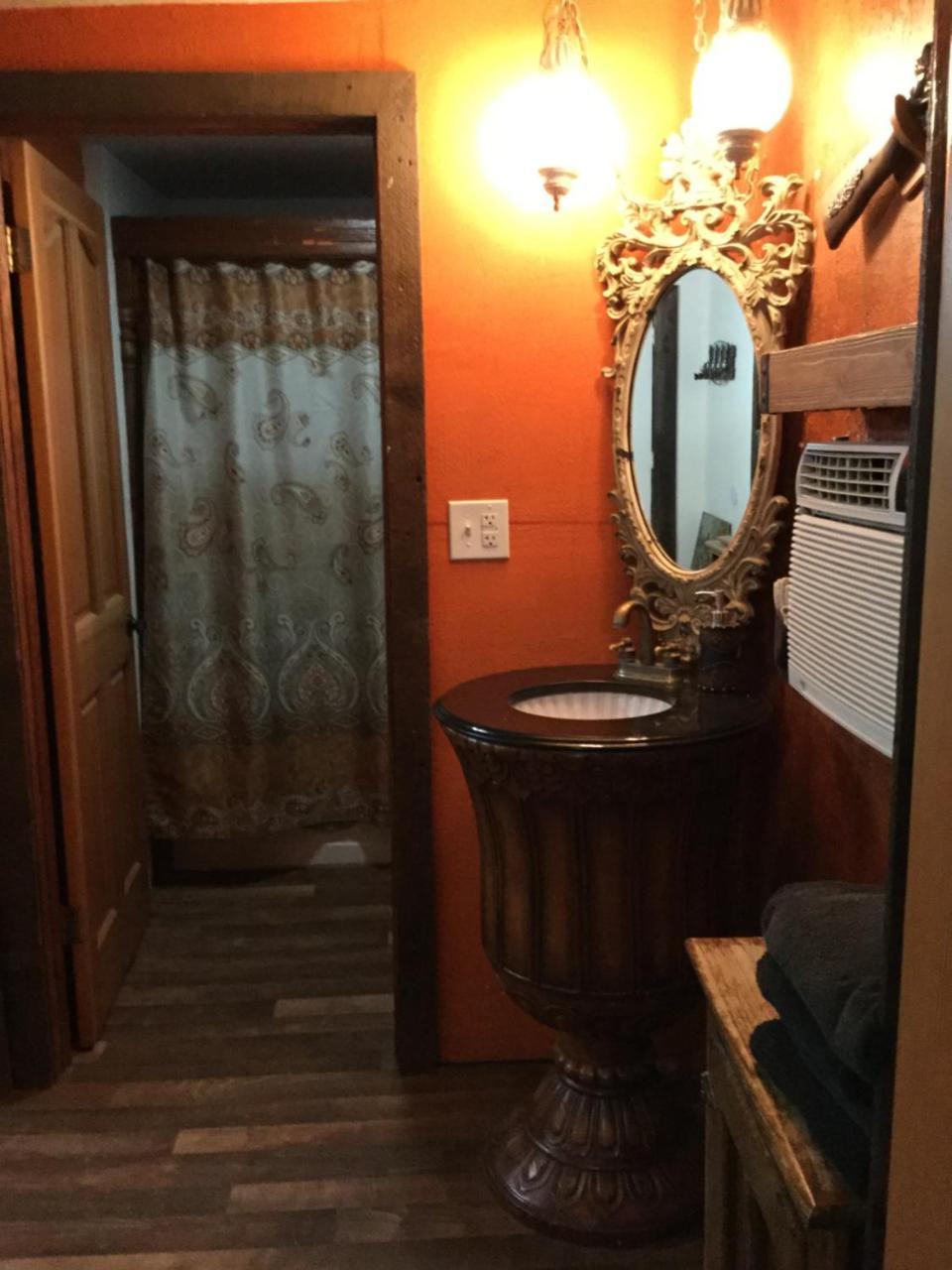 Black Bear Motel Davenport Bagian luar foto