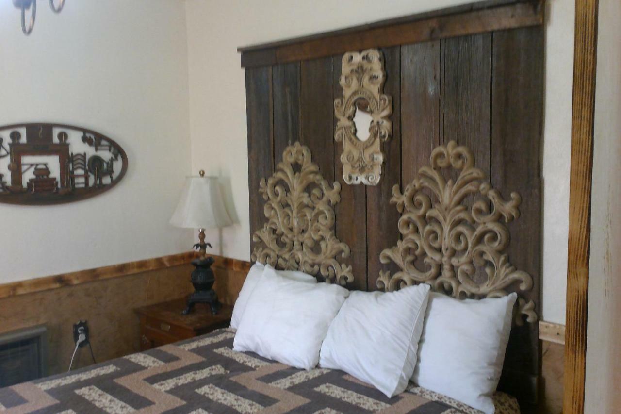 Black Bear Motel Davenport Bagian luar foto