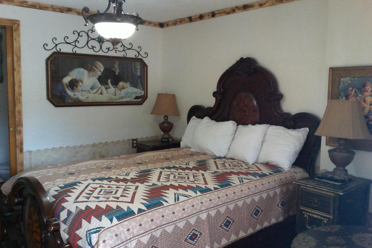 Black Bear Motel Davenport Bagian luar foto