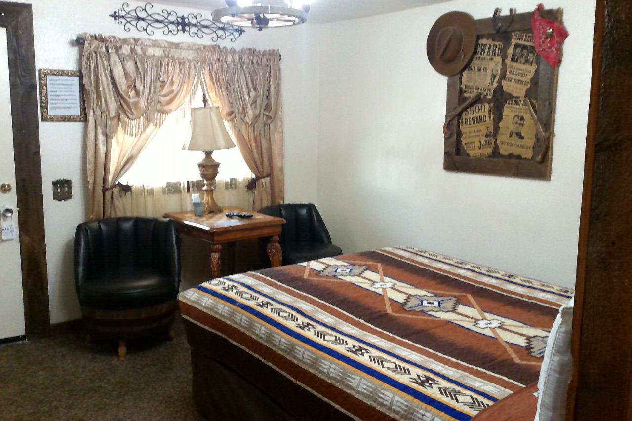 Black Bear Motel Davenport Bagian luar foto